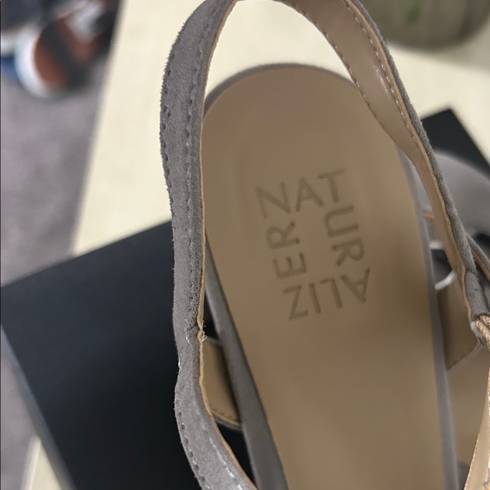 Naturalizer Bristol 2 Pelican Gray Block Heel Chain Detail Sandals - Size 9M - Picture 6 of 9